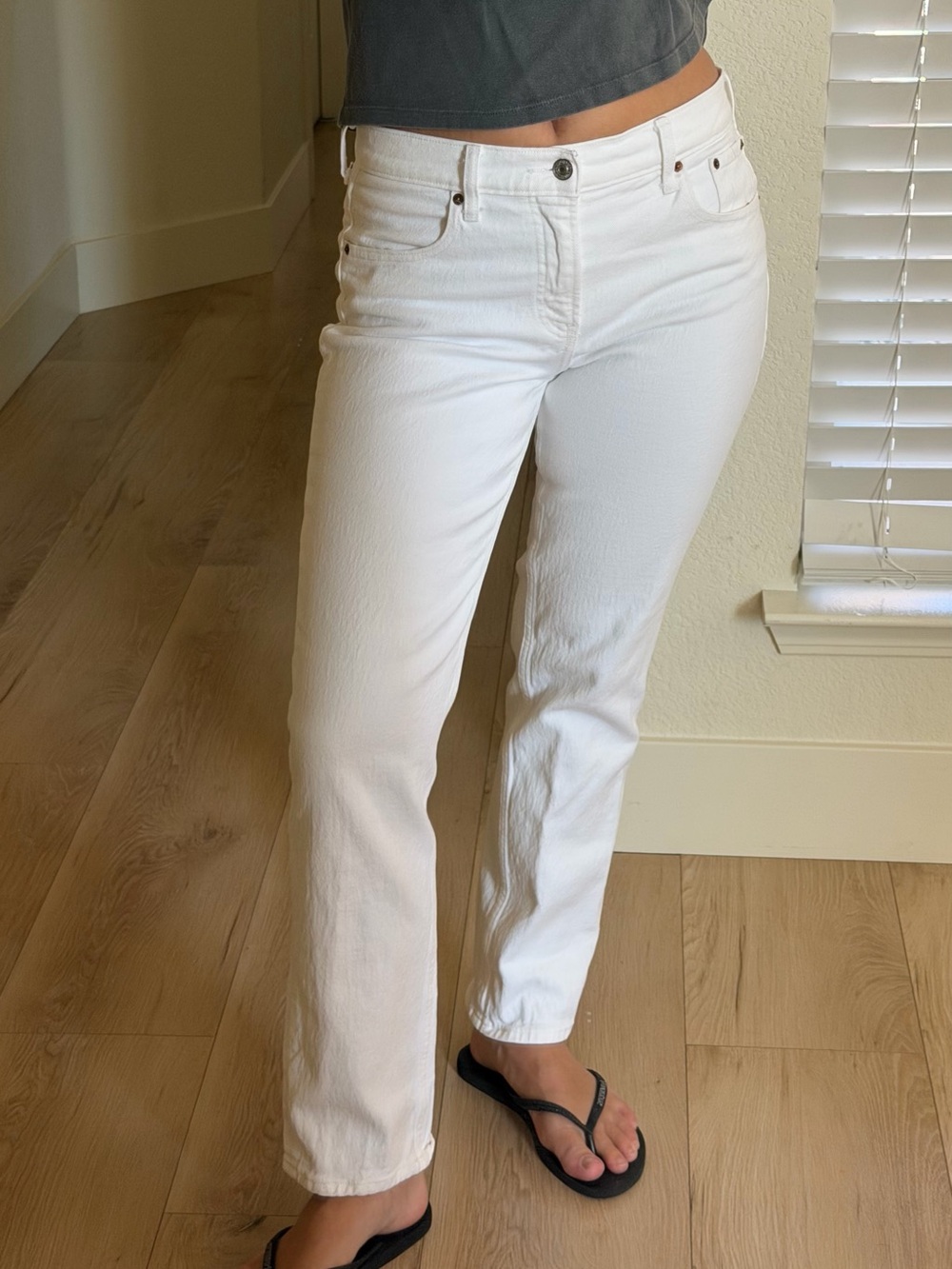 Abercrombie 90’s straight mid rise jean